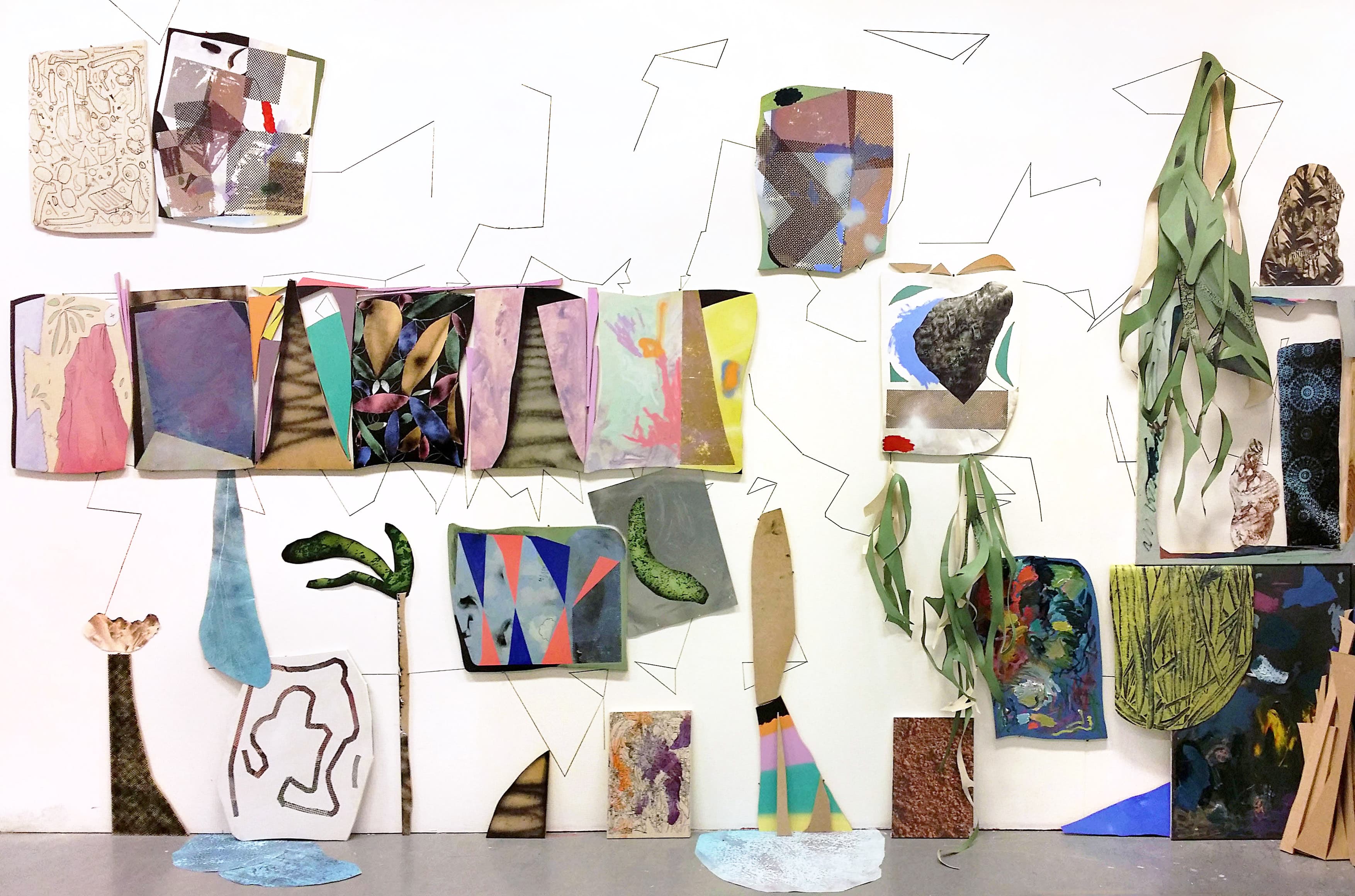 Overview of various configurations of modular paintings on the wall